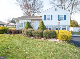 1384 Hiview Dr, Southampton, PA 18966