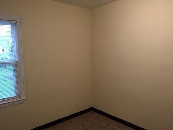 4th image of 21720 Lange St