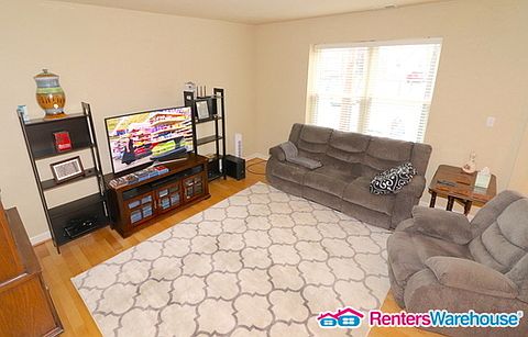 2nd image of 5621-5631 Pershing Ave #13