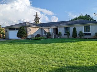733 Sunnybeach Dr, White Lake, MI 48386