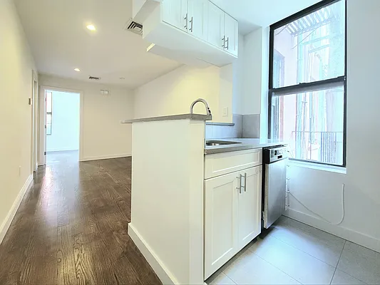 Rented by AZ REALTY NYC LLC | media 11