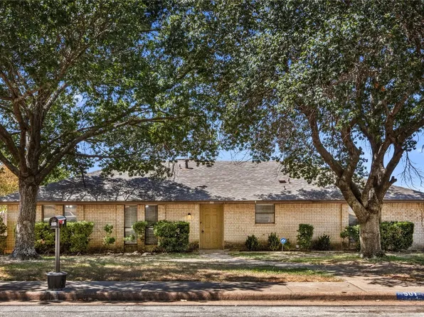 501 Edmonds Way, Desoto, TX 75115