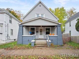 1118 Davis Ave NW, Grand Rapids, MI 49504