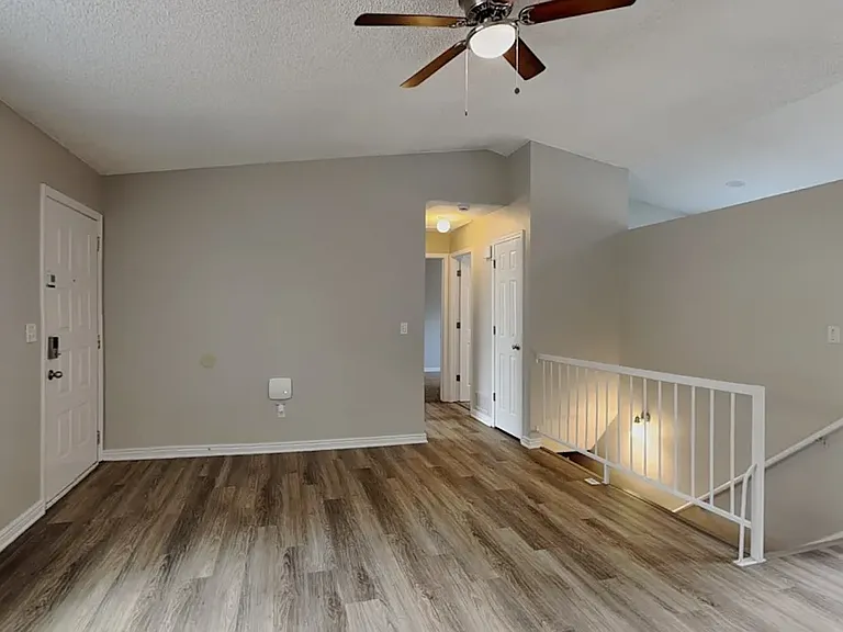 5005 S Richfield Cir — Photo 3