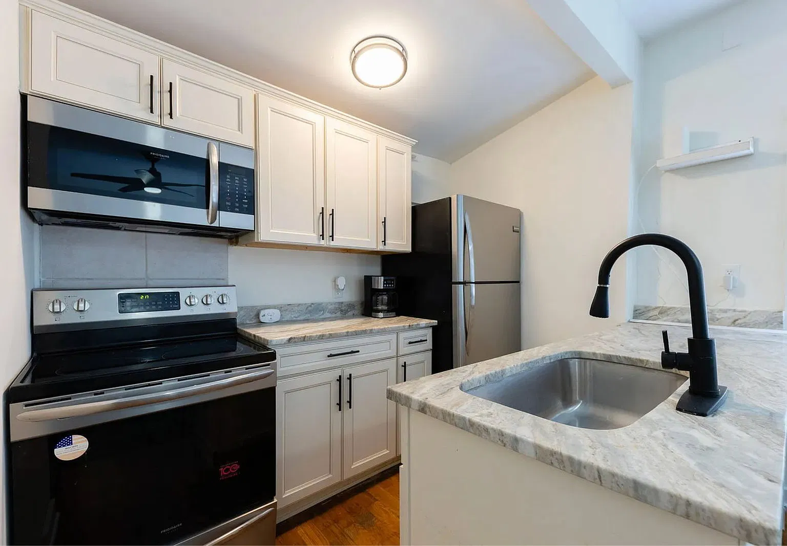 2 bed, 1.5 bath, 750 sqft, $2,600 — Photo 4