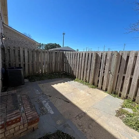 405 Kirkcaldy Ct — Photo 13