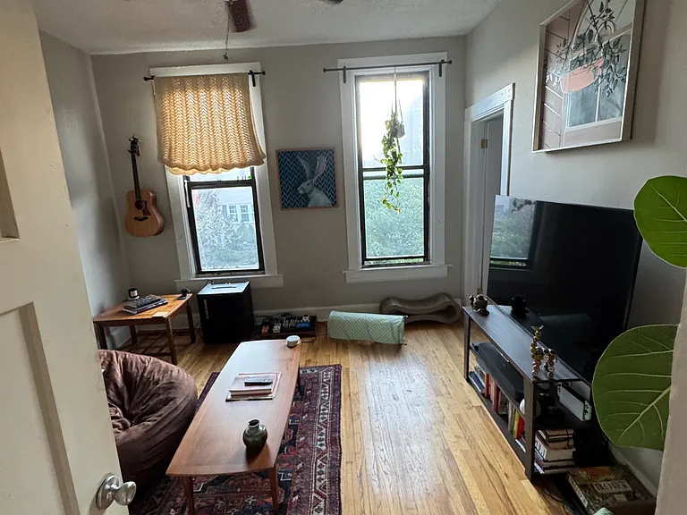 1449 N Artesian Ave #2F — Photo 6