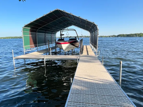 3010 Brooks Ln, Wayzata, MN 55391