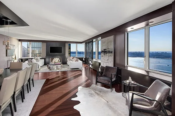 Sold by Dolly Lenz Real Estate LLC | media 1