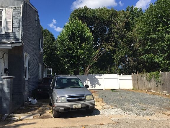 4th image of 1212 William St