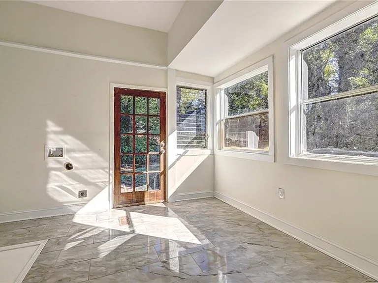 2733 Hillcrest Ave — Photo 35