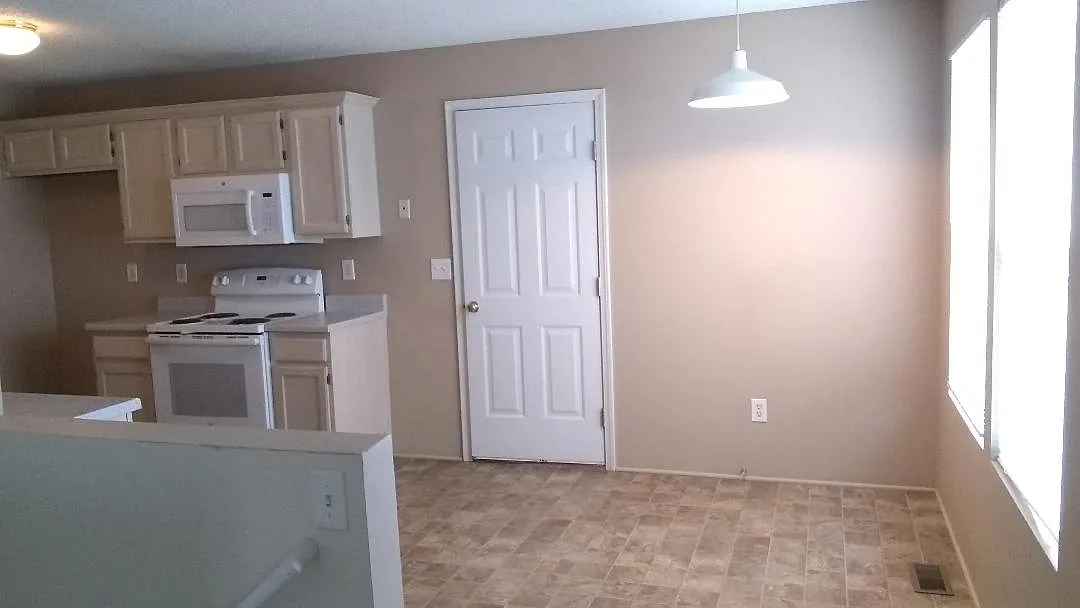 2 bed, 1250 sqft, $1,400 — Photo 3