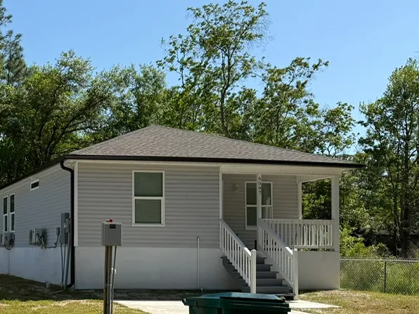 6097 E Adams St, Bay Saint Louis, MS 39520