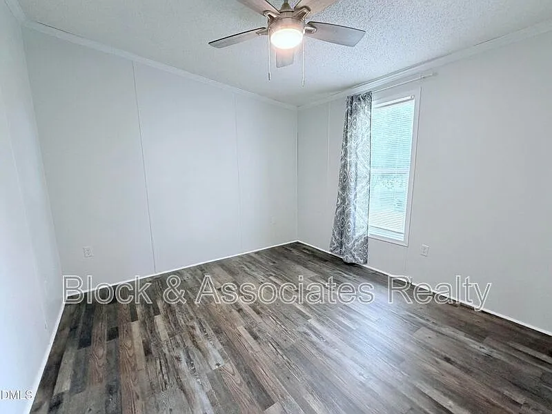 4 bed, 2.0 bath, $1,900 — Photo 2