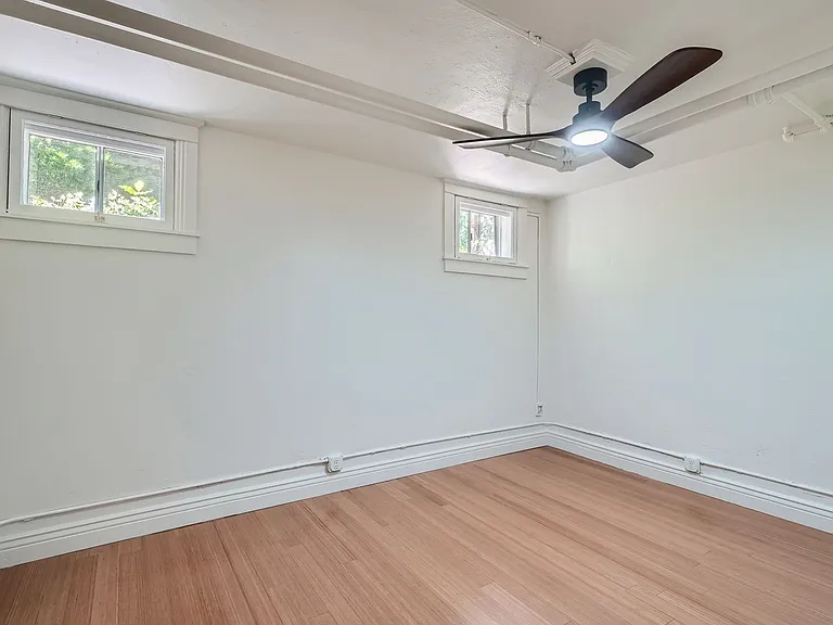 954 N Pearl St — Photo 2