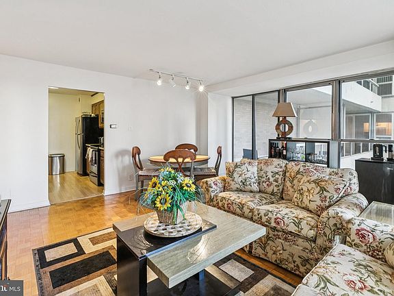 3rd image of 224 W Rittenhouse Sq #501
