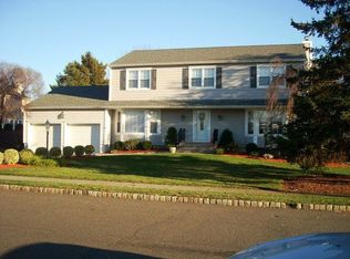 10 Robin Pl, Fairfield, NJ 07004