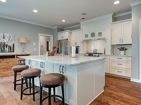 4th image of 4633 Riverview Dr