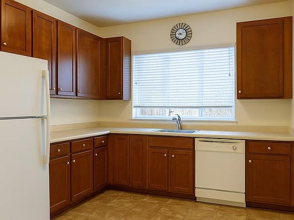2nd image of 213 Arlington Ct