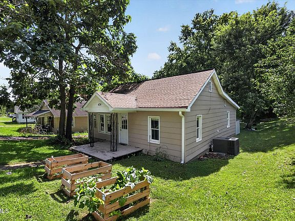 2nd image of 424 Lucy Rd