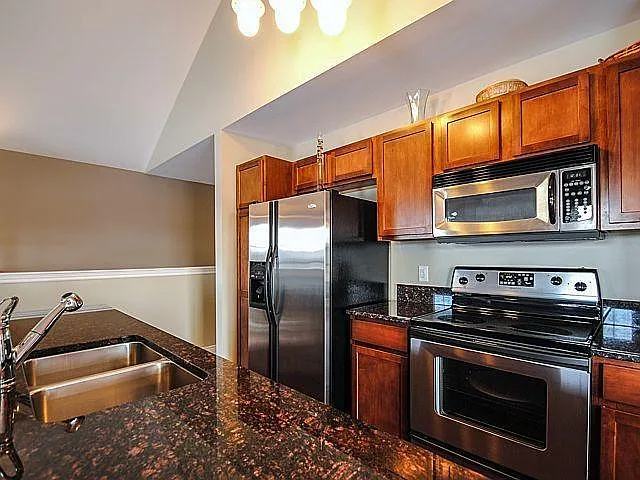 3334 Endsleigh Ln — Photo 4