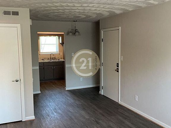 3rd image of 2905 Llewellyn Ave APT 3