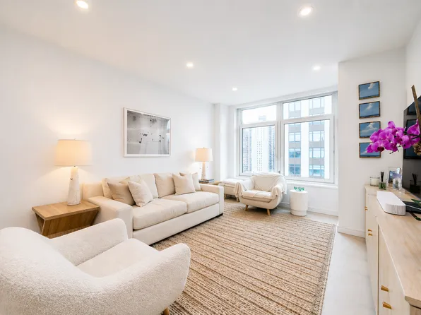 300 E 83rd St, New York, NY