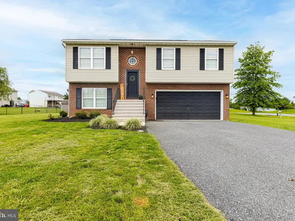 15245 Wedgewood Dr, Greencastle, PA 17225