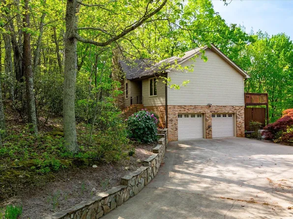 120 Packs Mountain Ridge Rd, Taylors, SC 29687