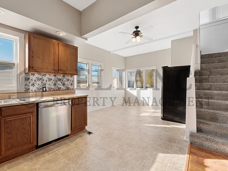 215 N King St — Photo 14