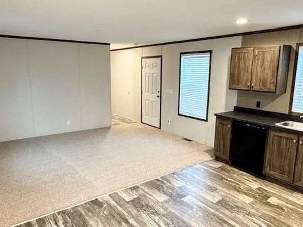 1648 Spyglass Ln, Mishawaka, IN 46544