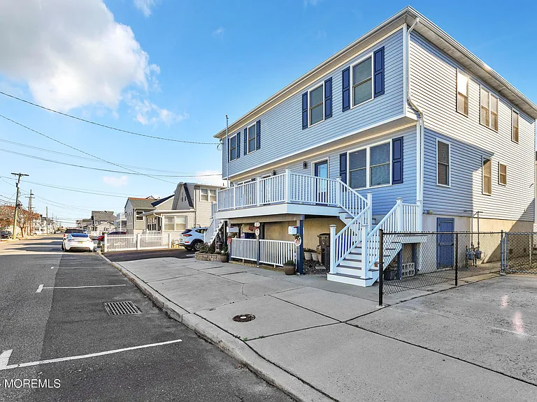 115 Harding Ave #B — Photo 2