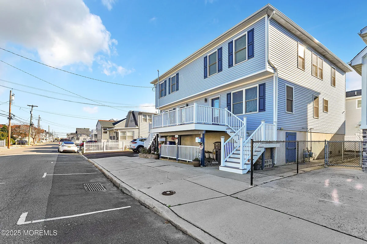 Building Photo - 115 Harding Ave #B