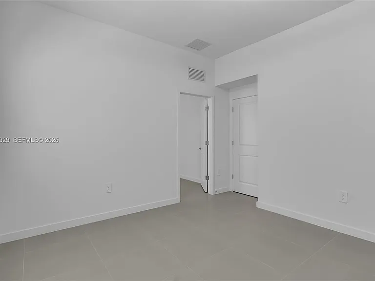 615 NE 1st Ter — Photo 29