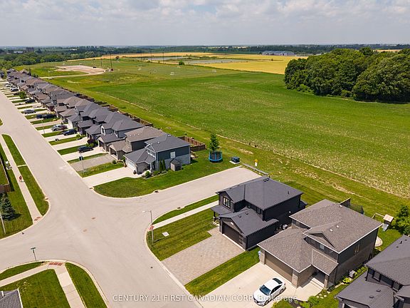 5th image of 150 Gilmour Dr