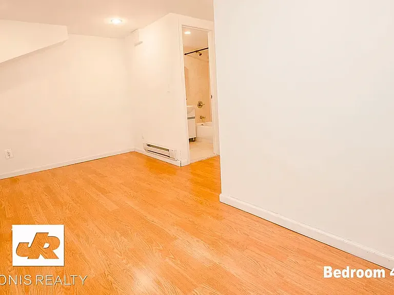 318 E 34th St #1B — Photo 4