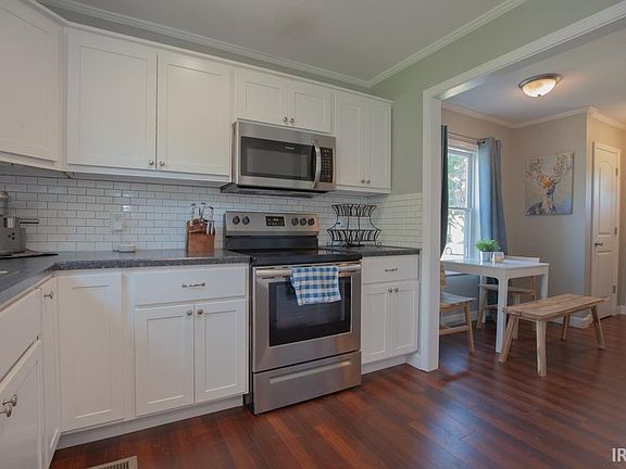 5th image of 2525 E Missouri St