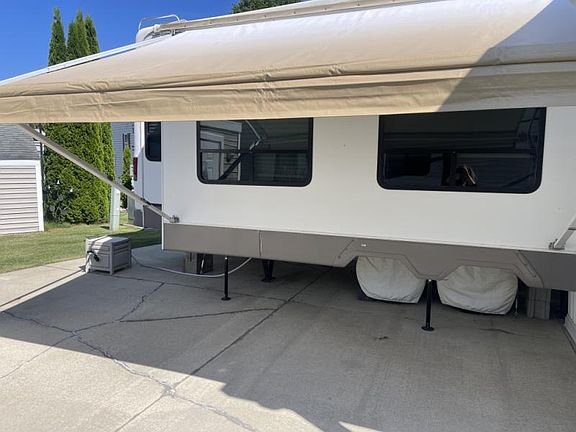 4th image of 5251 Plymouth Ln