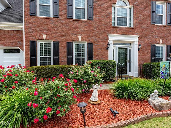 4th image of 2370 Netherstone Dr NE