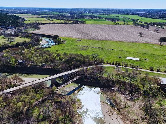 2nd image of 220 County Road 3310