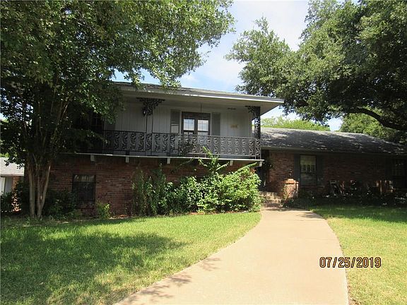 2nd image of 1625 Crescent Dr