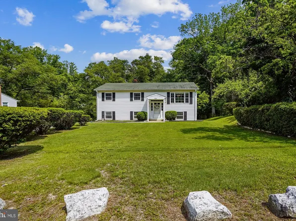 4501 Roberts Rd, Fairfax, VA 22032