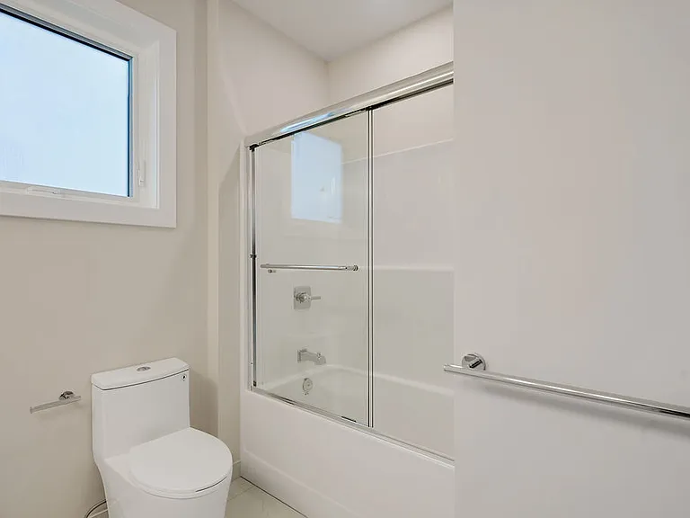 710 Catherine St — Photo 46