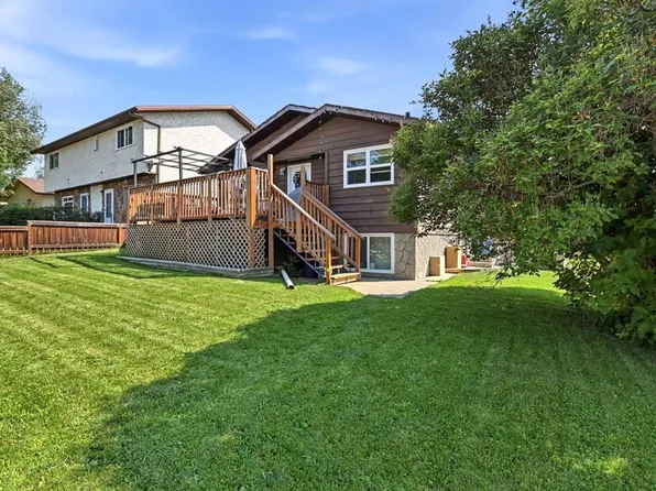 4803 S 47th St, Rocky Mountain House, AB T4T 1C3