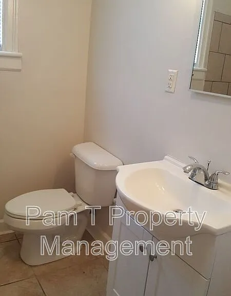 633 W 35th St — Photo 16