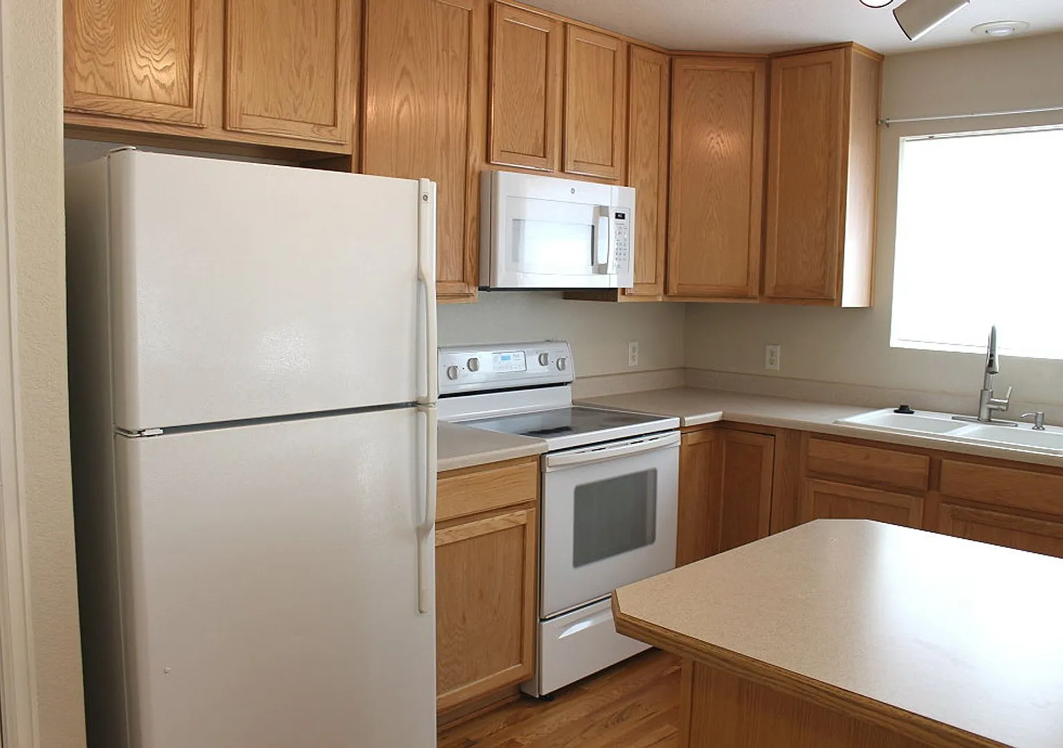 $300 OFF First Month | Spacious 4BR Home in Fort Collins — Photo 4