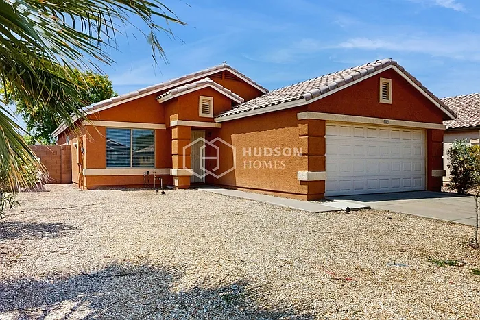 3 bed, 2.0 bath, 1320 sqft, $1,849 — Photo 3