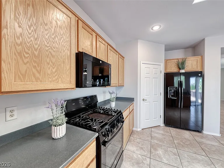 2343 Schaeffer Hills Dr — Photo 20