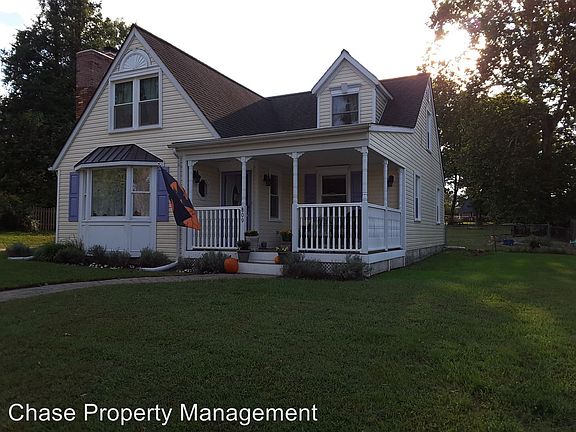 2nd image of 809 Buena Vista Ave