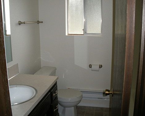 4th image of 2535 SE 42nd Ave